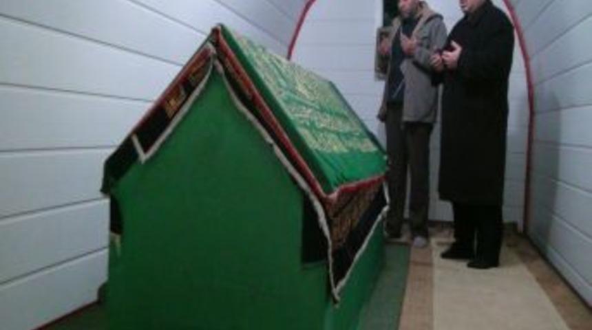 Her Sevgililer G&uuml;n&uuml;'nde Allah dostlarına dualarını armağan ediyor