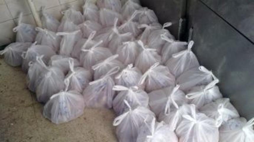 20 muhta&ccedil; aileye et dağıtıldı