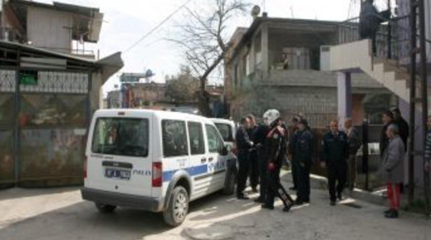 Polisten ka&ccedil;maya &ccedil;alışırken kaza yaptılar