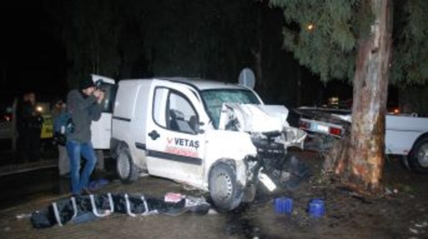 İzmir'de trafik kazası: 1 &ouml;l&uuml;, 1'i ağır 2 yaralı