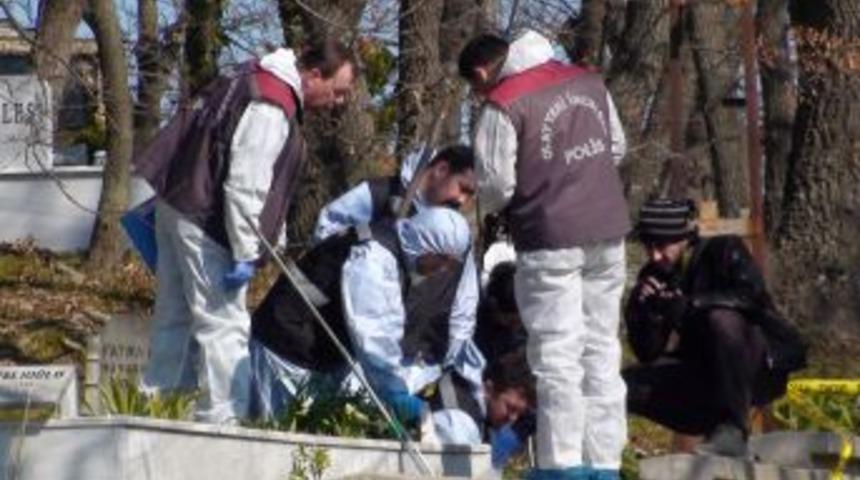 Demircik&ouml;y Mezarlığı'nda patlayıcı madde kazısı
