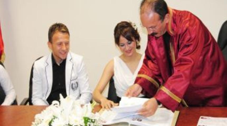 Grupta lider olan Fethiyespor&rsquo;da nikah mutluluğu yaşanıyor