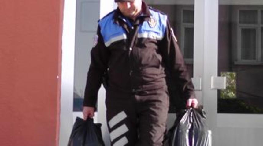 Emniyetten muhta&ccedil; ailelere yardım eli