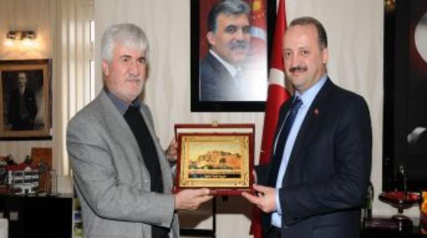 Kerk&uuml;k Belediye Başkanı&rsquo;ndan, Başkan Akg&uuml;l&rsquo;e ziyaret