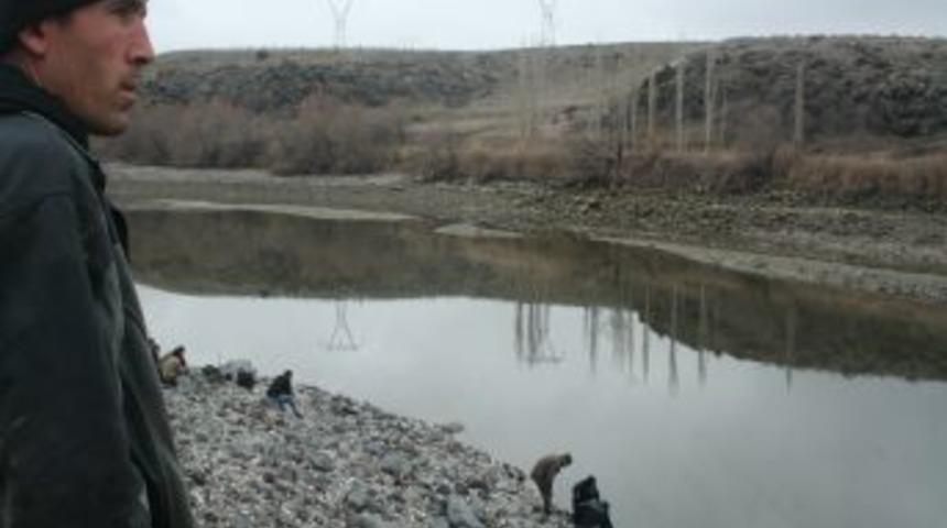 G&ouml;lete d&uuml;şen iş&ccedil;iyi arama &ccedil;alışmaları s&uuml;r&uuml;yor