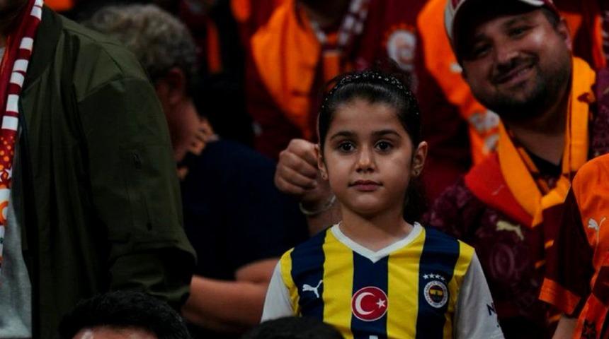 Derbinin karesi şimdiden belli! Y&uuml;rek ısıtan fotoğraf