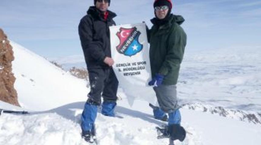 Nevşehirli dağcılar, Erciyes&rsquo;e tırmandı