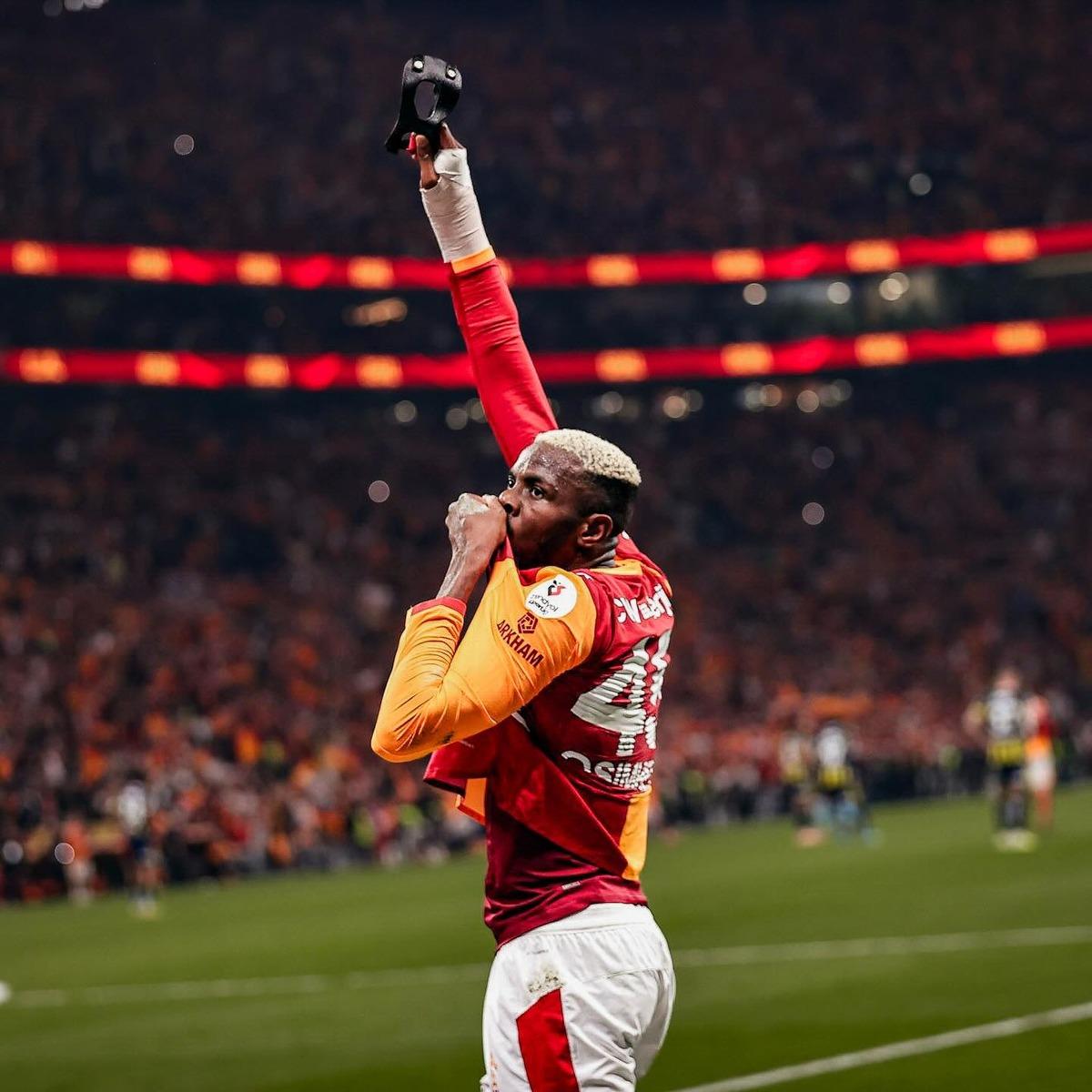 Victor Osimhen Fenerbahçe ye karşı durmuyor! Golden sonra olay hareket 1