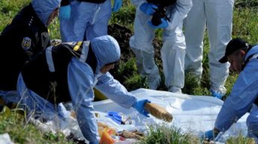 Demircik&ouml;y Mezarlığı&rsquo;nda patlayıcı madde araması devam ediyor