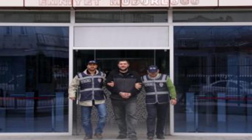 Balıkesir'de dokuz suçtan aranan şahıs sahte kimlikle yakalandı