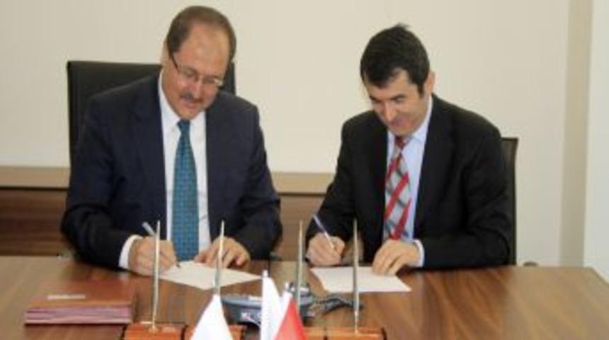 Projeleri onaylanan kamu kuruluşları GMKA ile s&ouml;zleşme imzalıyor