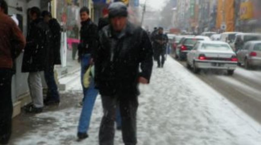 Kırıkkale&rsquo;ye kar yeniden merhaba dedi