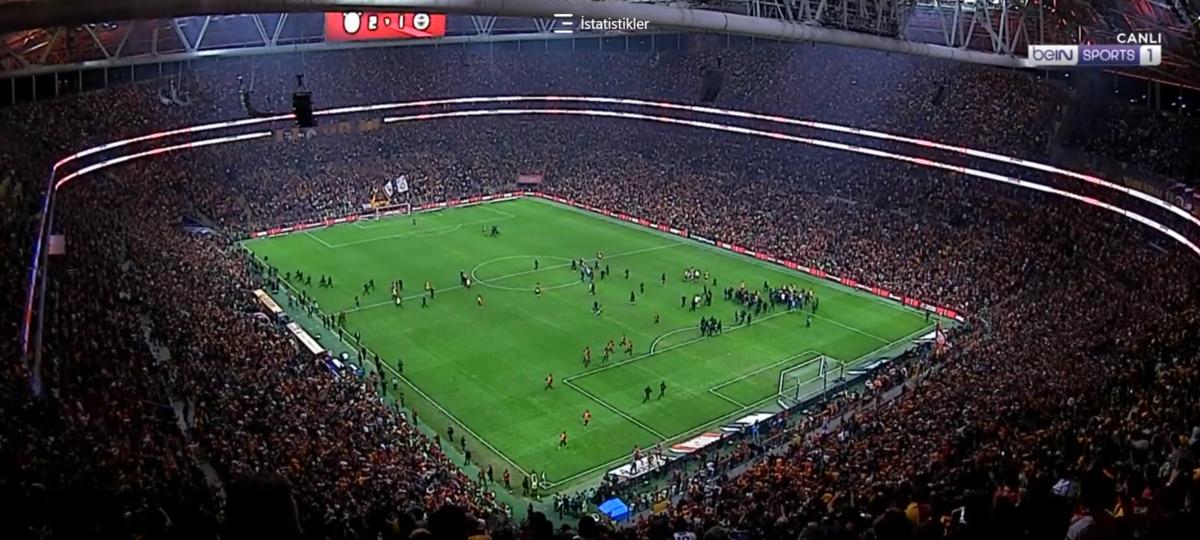 Galatasaray-Fenerbahçe derbisinin ardından saha karıştı! Kerem Aktürkoğlu ve Sallai birbirine girdi 4