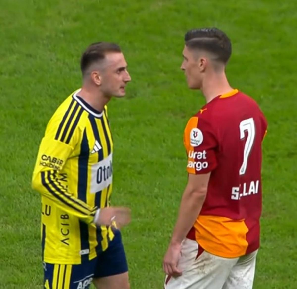 Galatasaray-Fenerbahçe derbisinin ardından saha karıştı! Kerem Aktürkoğlu ve Sallai birbirine girdi 2