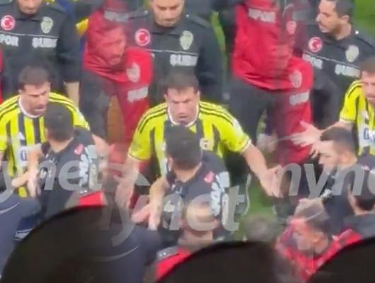 Derbinin ardından F.Bah&ccedil;e'de Mert Hakan Yandaş polislerle tartıştı