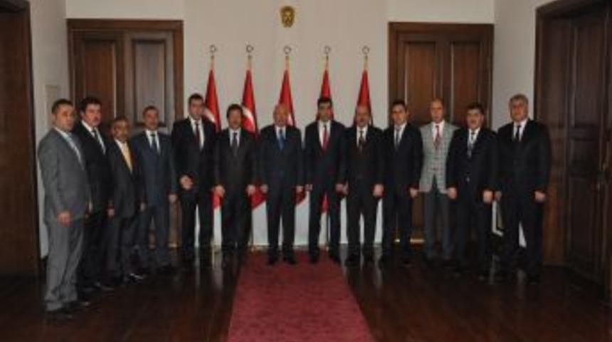 Taksicilerden, Vali Y&uuml;ksel'e ziyaret