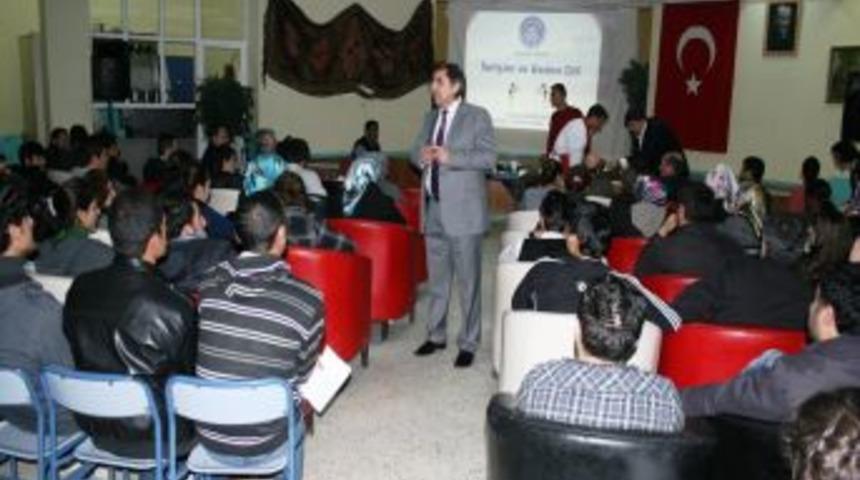 Iğdır'da yurta kalan &uuml;niversite &ouml;ğrencilerine 'iletişim ve beden dili' semineri