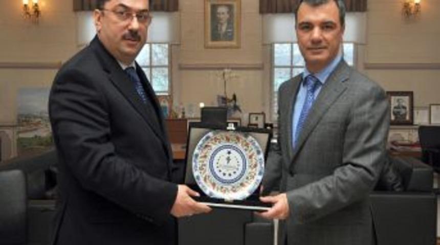 Derneklerden Eyüp Belediyesi’ne teşekkür plaketi