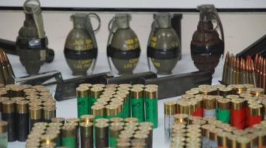 El bombalı ve Kalaşnikoflu &ccedil;ek senet &ccedil;etesine 'şafak' operasyonu