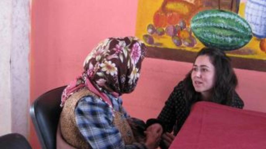 &Uuml;niversite &ouml;ğrencileri huzurevi sakinlerini unutmadı