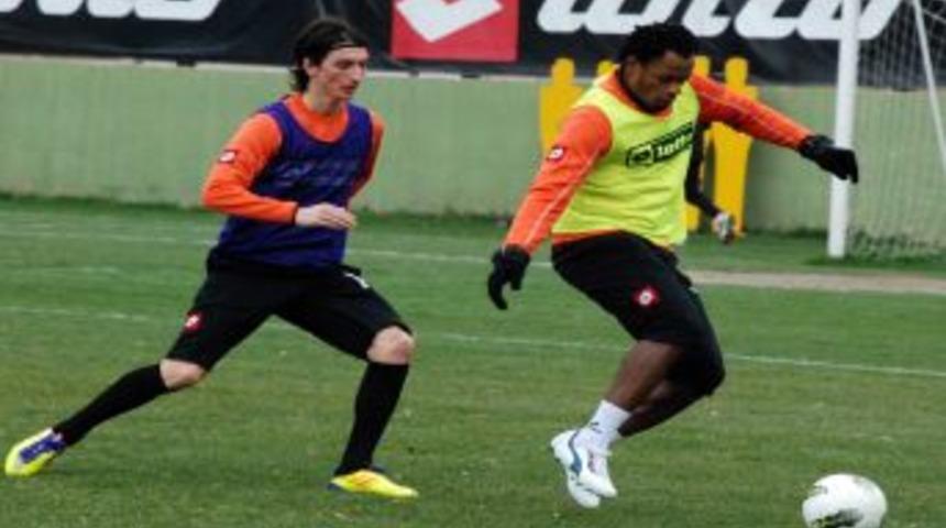 Adanaspor'da Sakarya hazırlıkları s&uuml;r&uuml;yor