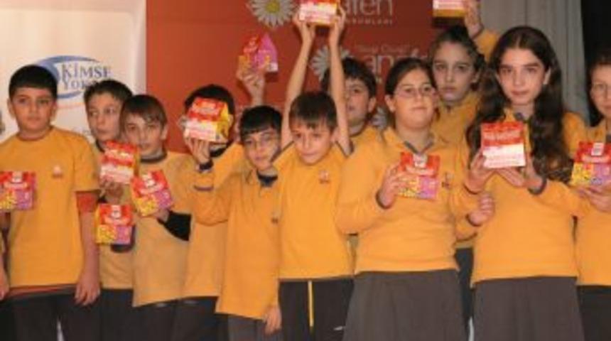 Minik eller kumbaralarını Van'lı kardeşleri i&ccedil;in doldurdu