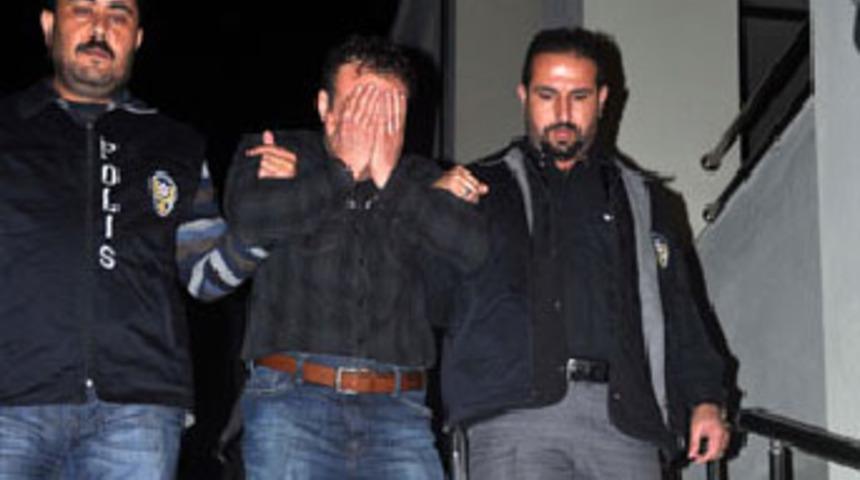 Eşini demir &ccedil;ubukla &ouml;ld&uuml;rd&uuml;