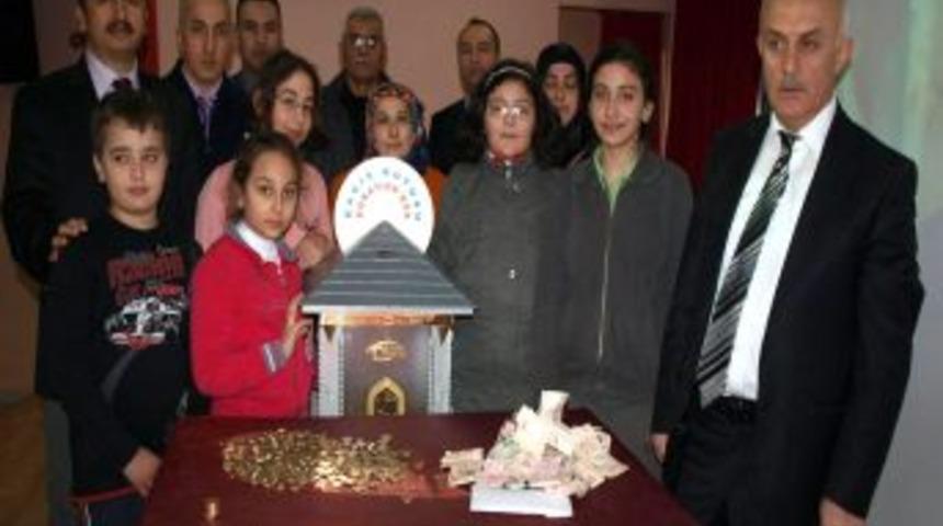 &Ouml;ğrenciler har&ccedil;lıklarını Van'a okul kampanyasına bağışladı