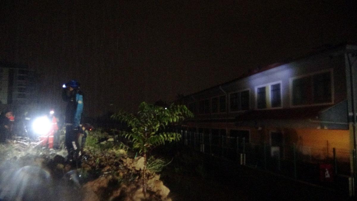  Antalya da hortum faciası! İş&ccedil;ilerin kaldığı konteynerler savruldu: 5 &ouml;l&uuml;, 1 yaralı 3