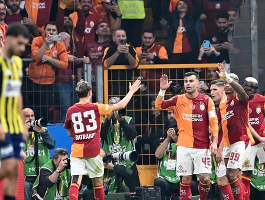 Derbi sonrası Fenerbah&ccedil;e'ye sert eleştiriler! "Zavallı bir g&ouml;r&uuml;nt&uuml;"