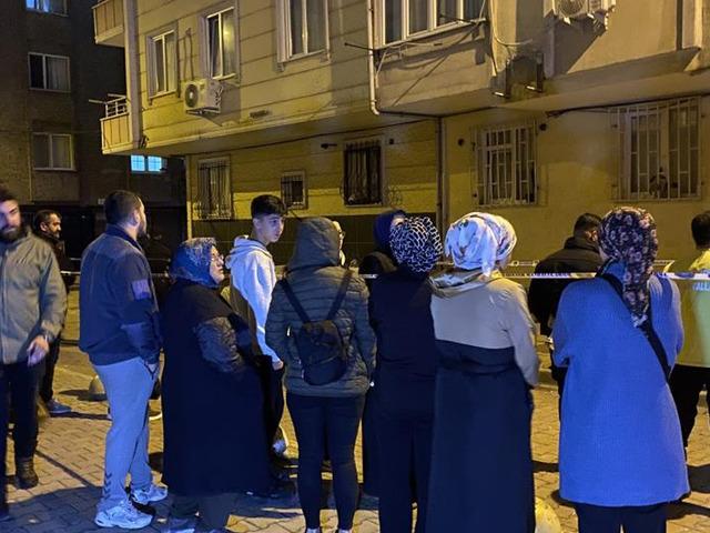 İstanbul'da korku dolu anlar! Çatırdama sesleri geldi, 2 bina boşaltıldı