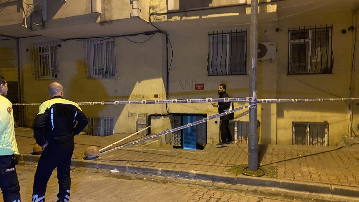 İstanbul da korku dolu anlar! &Ccedil;atırdama sesleri geldi, 2 bina boşaltıldı 2