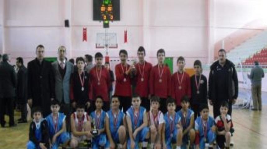 &Ouml;zel Ergin Koleji basketbolda il şampiyonu oldu