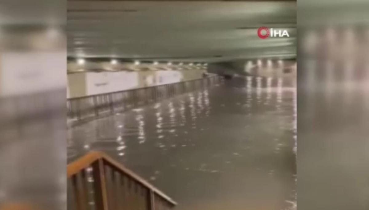 İstanbul da yağış sonrası korkutan manzara! Ara&ccedil;lar yine su altında kaldı 3
