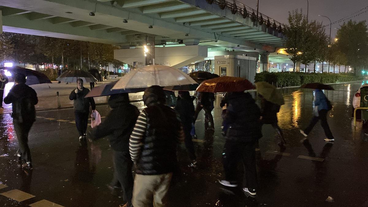 İstanbul da yağış sonrası korkutan manzara! Ara&ccedil;lar yine su altında kaldı 4