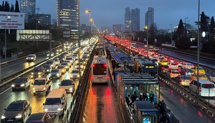 Trafik yoğunluğu y&uuml;zde 80'e ulaştı!