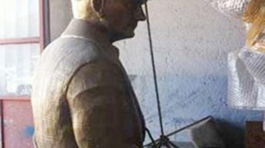 Belediyeden Atat&uuml;rk heykeli a&ccedil;ıklaması