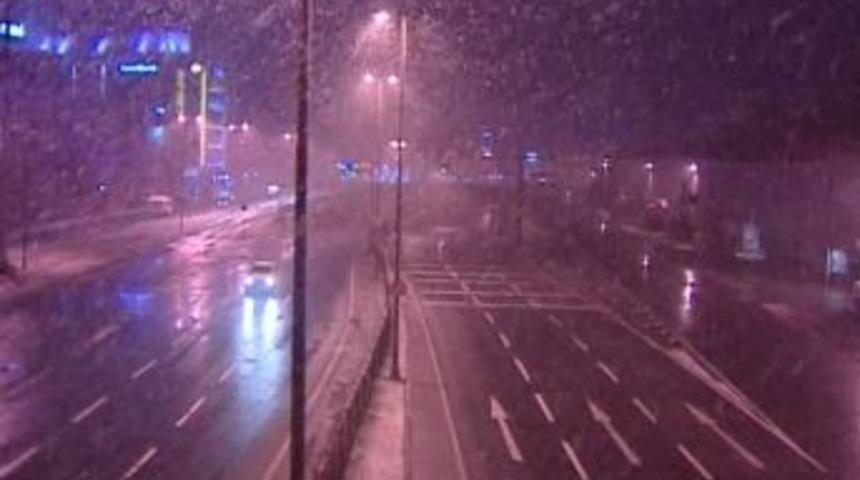 Kar İstanbul&rsquo;a geri d&ouml;nd&uuml;