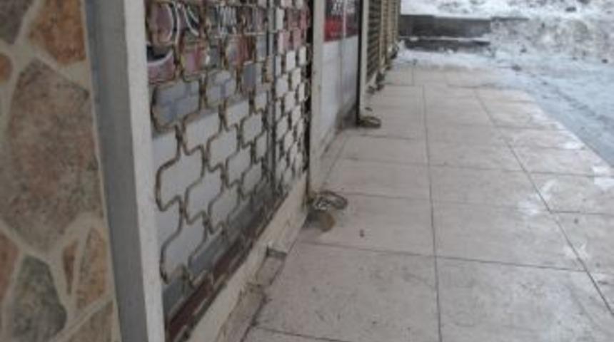 Hakkari’de kepenkler açılmadı