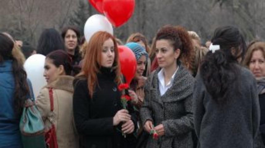 Gaziantepli kadınlar sevgi balonu u&ccedil;urdu