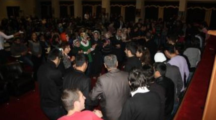 Siirt &Uuml;niversitesi'nde 4 dilli moral gecesi