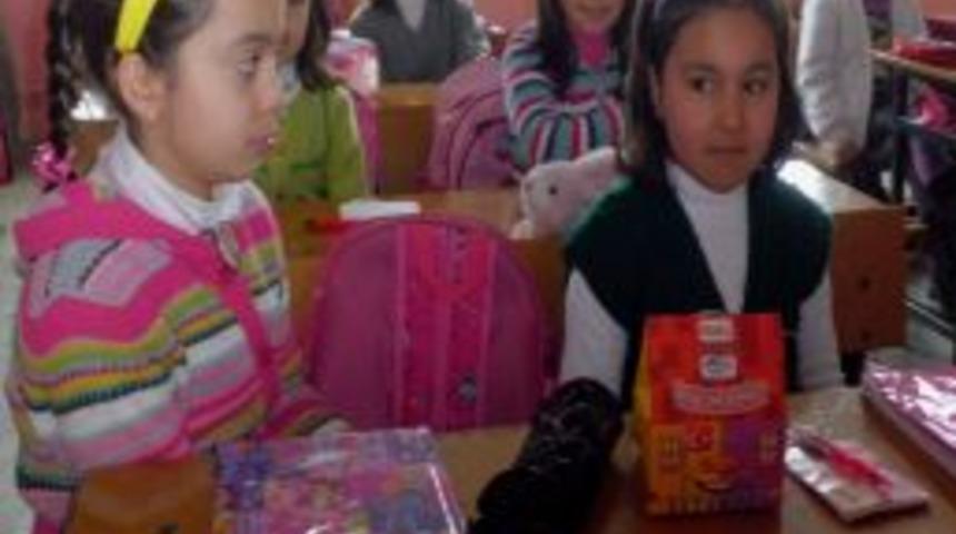 'Kumbaram Dolsun Van'a Okul Olsun' projesine minik &ouml;ğrencilerden destek