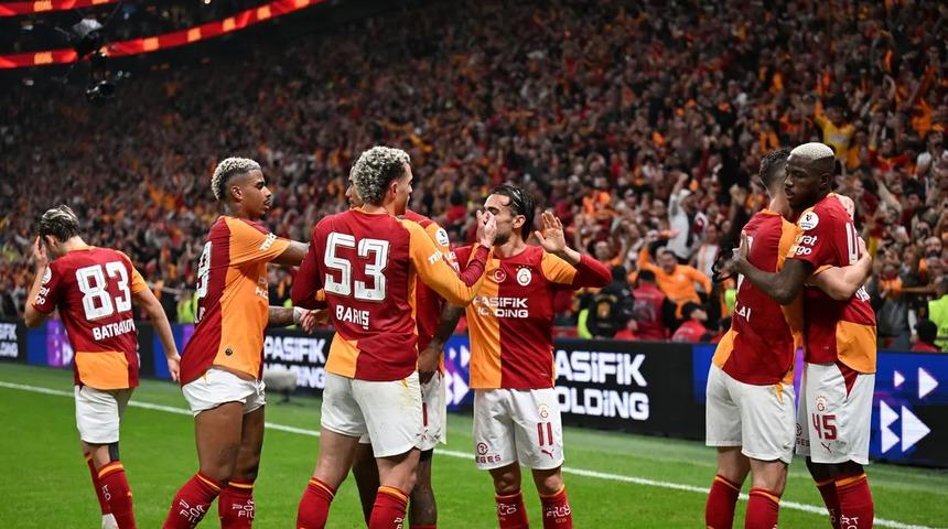 Derbinin kahramanı Osimhen'den şaşırtan itiraf! "Başka kul&uuml;pte olsa kıskanırdım"
