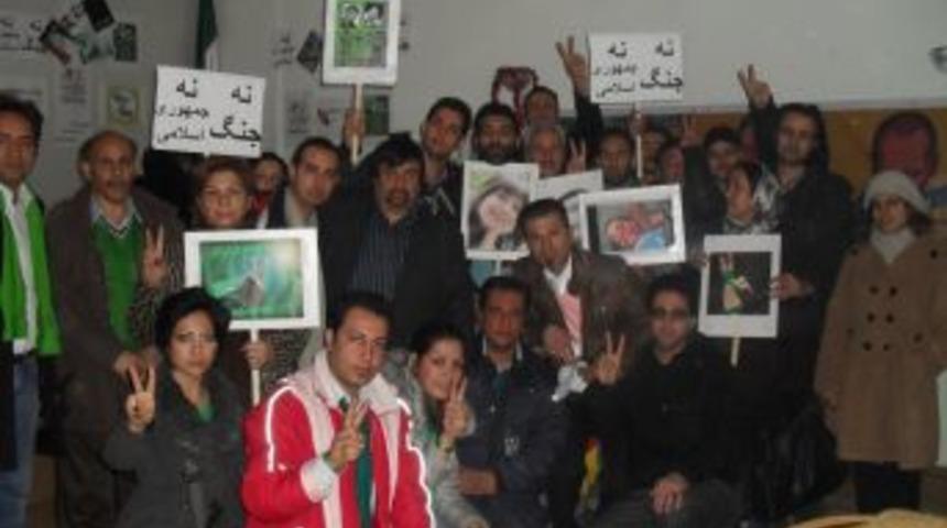 İranlı m&uuml;lteciler, &uuml;lkelerindeki muhalefet liderleri i&ccedil;in &ouml;zg&uuml;rl&uuml;k istedi