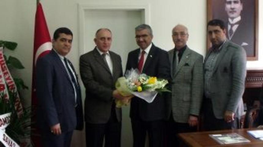 Kızılay depremzede &ouml;ğrencilere giysi yardımında bulundu