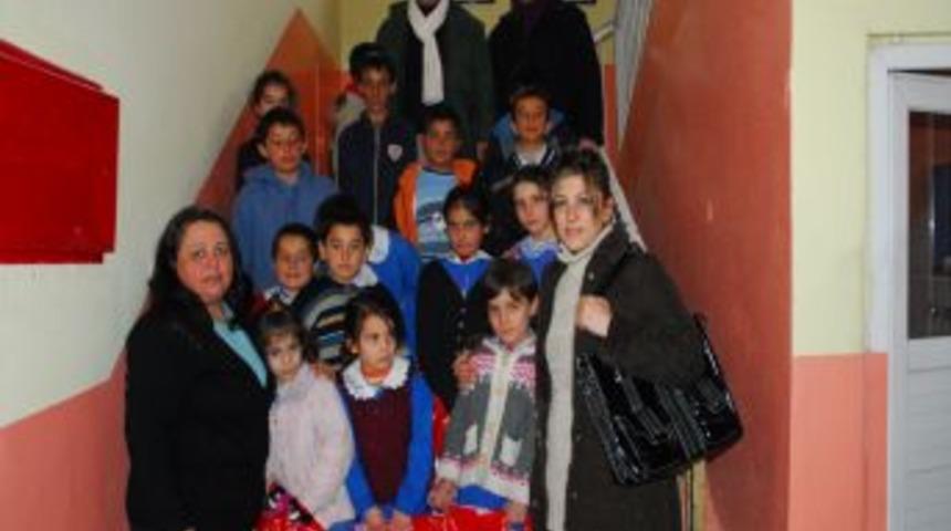 İl&ccedil;e esnafından yoksul &ouml;ğrencilere yardım