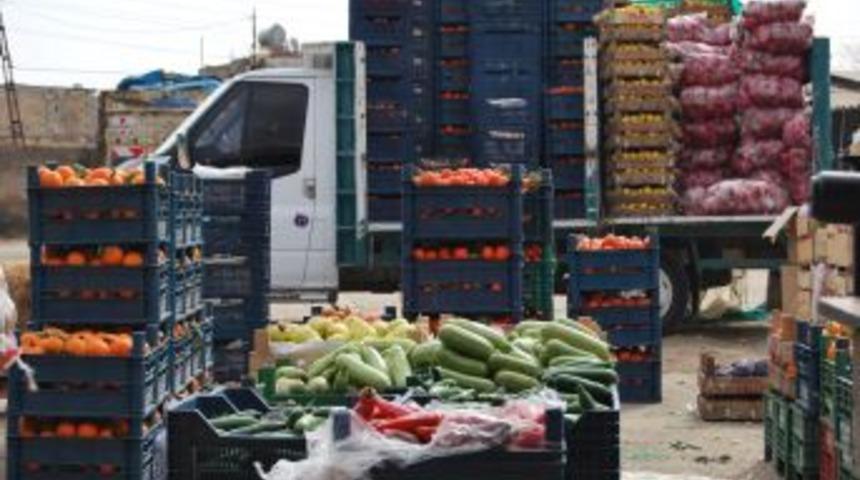 Ter&ouml;ristler zorla kepenk kapattırıyor, esnaf zor durumda kalıyor