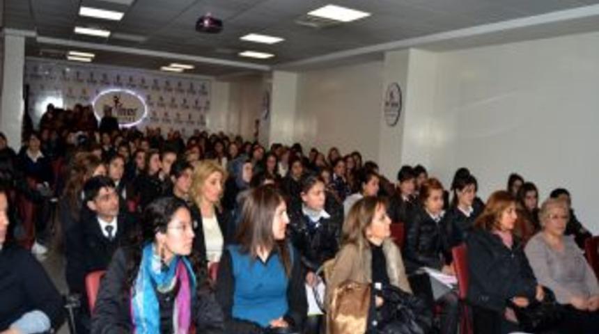 Sağlıklı g&uuml;zelleşme seminerinde izdiham yaşandı