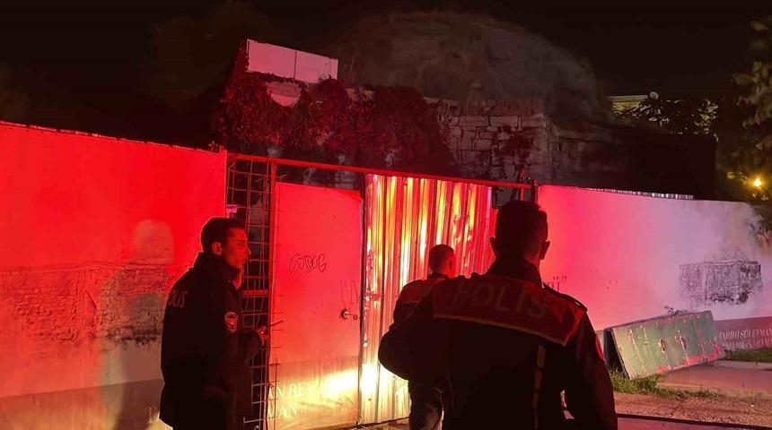 Karaman&rsquo;da tarihi hamamın bah&ccedil;esinde yangın