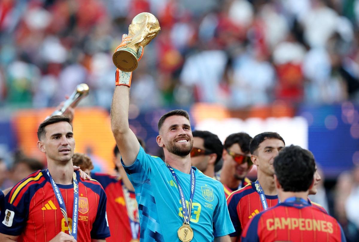 25 yıl sonra bir ilk! Ballon d Or un sahibi belli oldu 6